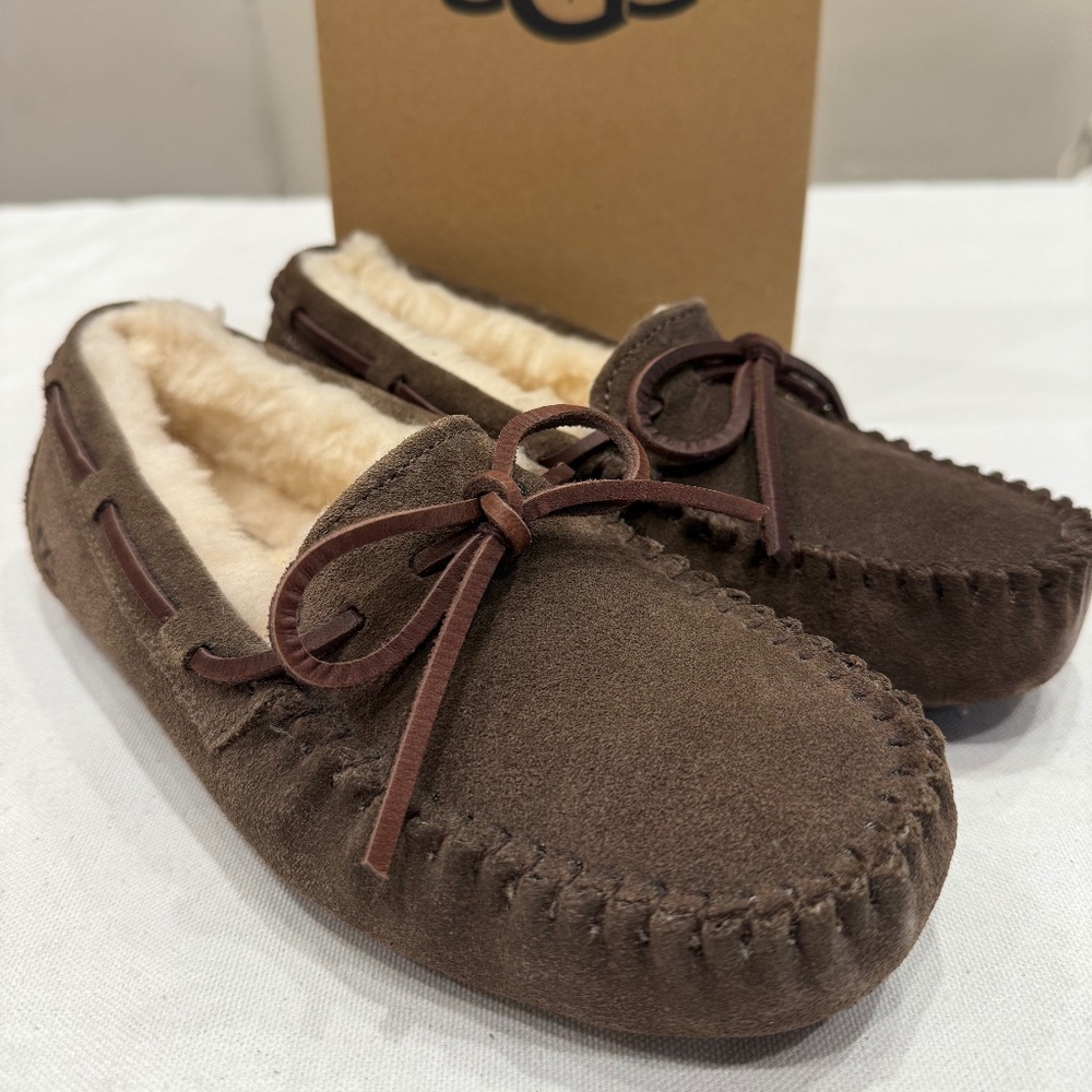 UGG Women's Dakota Moccasin Slipper Size 5 Color Espresso